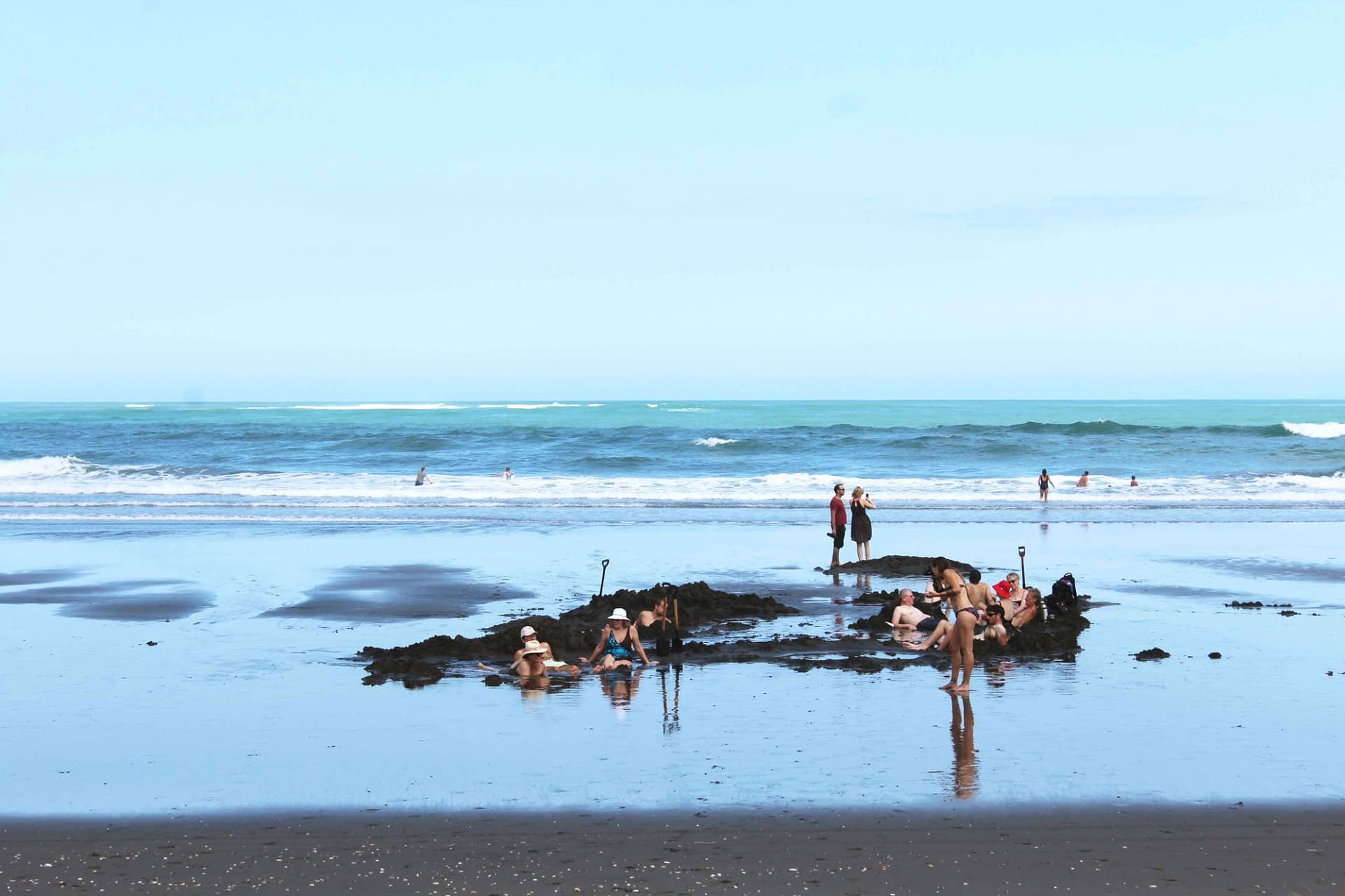 Las Hot Water Beach en la isla norte de Nueva Zelanda